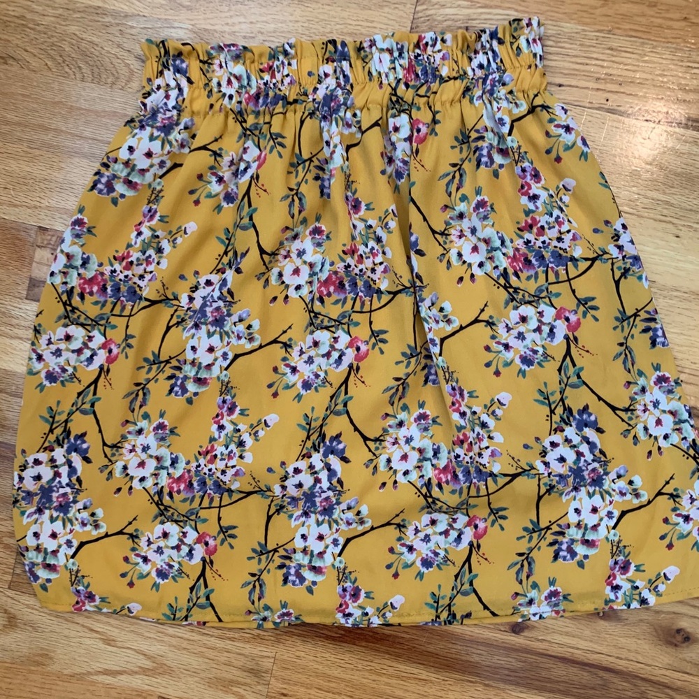 Francesca’s floral mini skirt